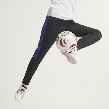 ADIDAS PERFORMANCE - Chuteira 'Predator League' em branco