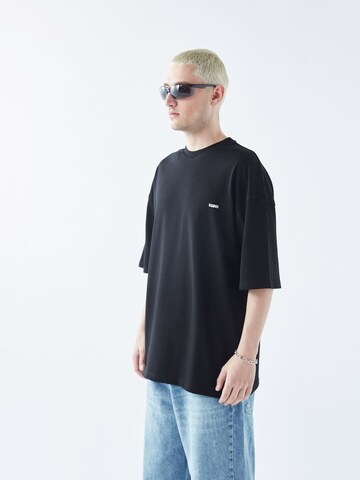 Tricou 'Hurst' de la VAMOS CLO pe negru