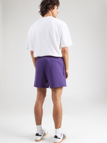 ADIDAS ORIGINALS - Regular Calças 'ESS' em roxo