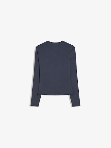 Tricou de la Bershka pe albastru