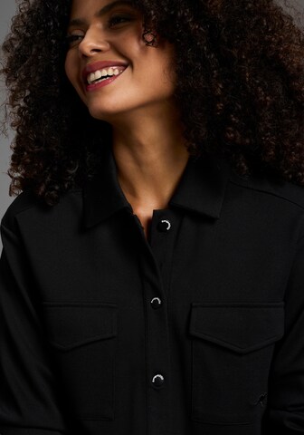 KangaROOS Between-Season Jacket in Black