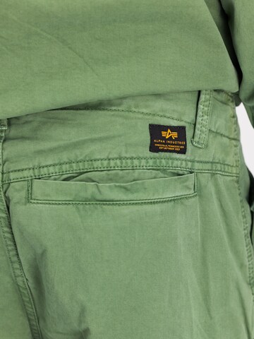 Slimfit Pantaloni cargo di ALPHA INDUSTRIES in verde