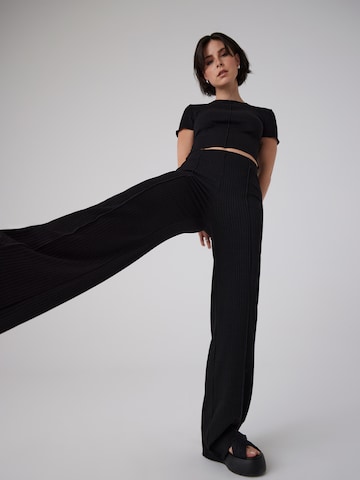 Wide leg Pantaloni 'Leesha' di A LOT LESS in nero