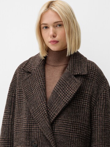 Bershka Přechodný kabát – hnědá