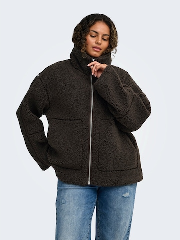 Veste en polaire 'CARASPEN' ONLY Carmakoma en marron : devant