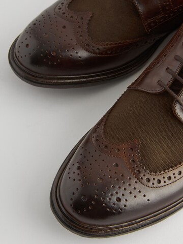 Chaussure à lacets 'Brogues' Next en marron