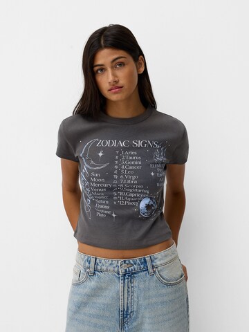 Bershka T-Shirt in Grau: Vorderseite
