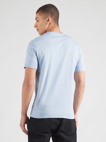 GUESS Bluser & t-shirts i blå