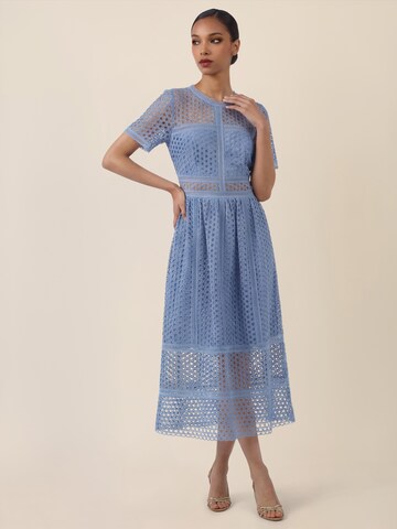 APART Kleid in Blau