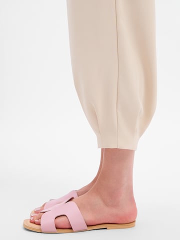 Someday Tapered Hose 'Cislia Flowy' in Beige