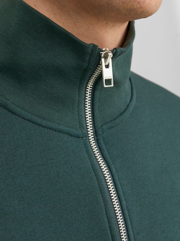 JACK & JONES Sweatshirt in Groen