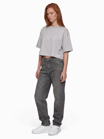 Bershka Barrel Jeansy w kolorze szary