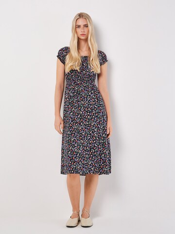 Apricot Kleid in Blau: Vorderseite