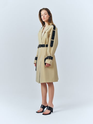 MB by Marta Buzolic Tussenmantel in Beige