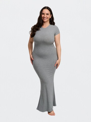 cfab by creamy fabrics Kleid 'Ribbed T-Shirt Maxikleid'‌‌‌‌‌‌‌‌ in Grau: Vorderseite
