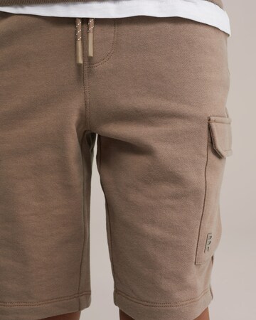 WE Fashion - regular Pantalón en marrón
