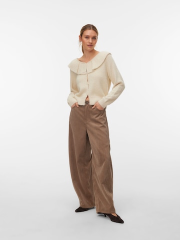 VERO MODA Gebreid vest 'PUFF' in Beige