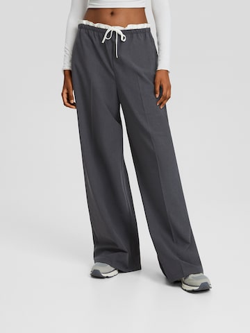 Wide leg Pantaloni de la Bershka pe gri: față