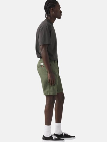 LEVI'S ® Regular Chinohousut 'XX Chino II' värissä vihreä