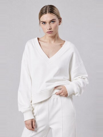 Sweat de sport 'Felpa Scollo a V Loose Fit in Interlock Off White' OWN Off With Nature en blanc