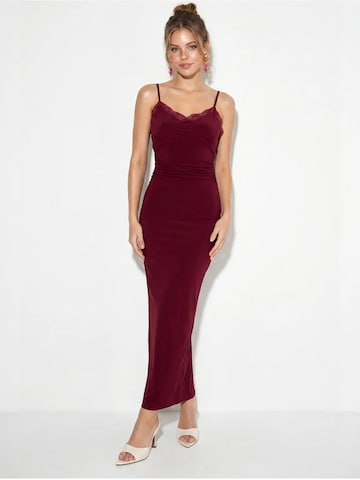 Robe Bianco Lucci en rouge : devant