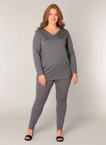 BASE LEVEL CURVY Sweater in Grey