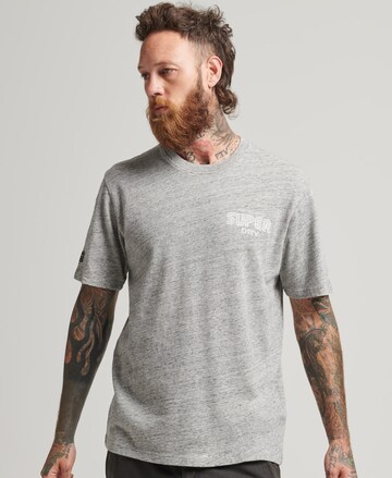 T-Shirt Superdry en gris : devant