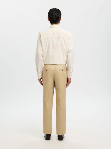 SELECTED - regular Pantalón de pinzas en beige