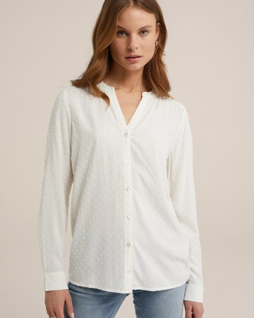 WE Fashion Blouse in White: front