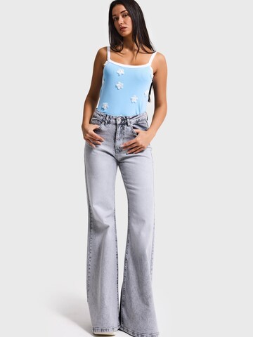 IT'S BASIC Flared Jeans 'FLARE MID RISE JEANS' in Grijs