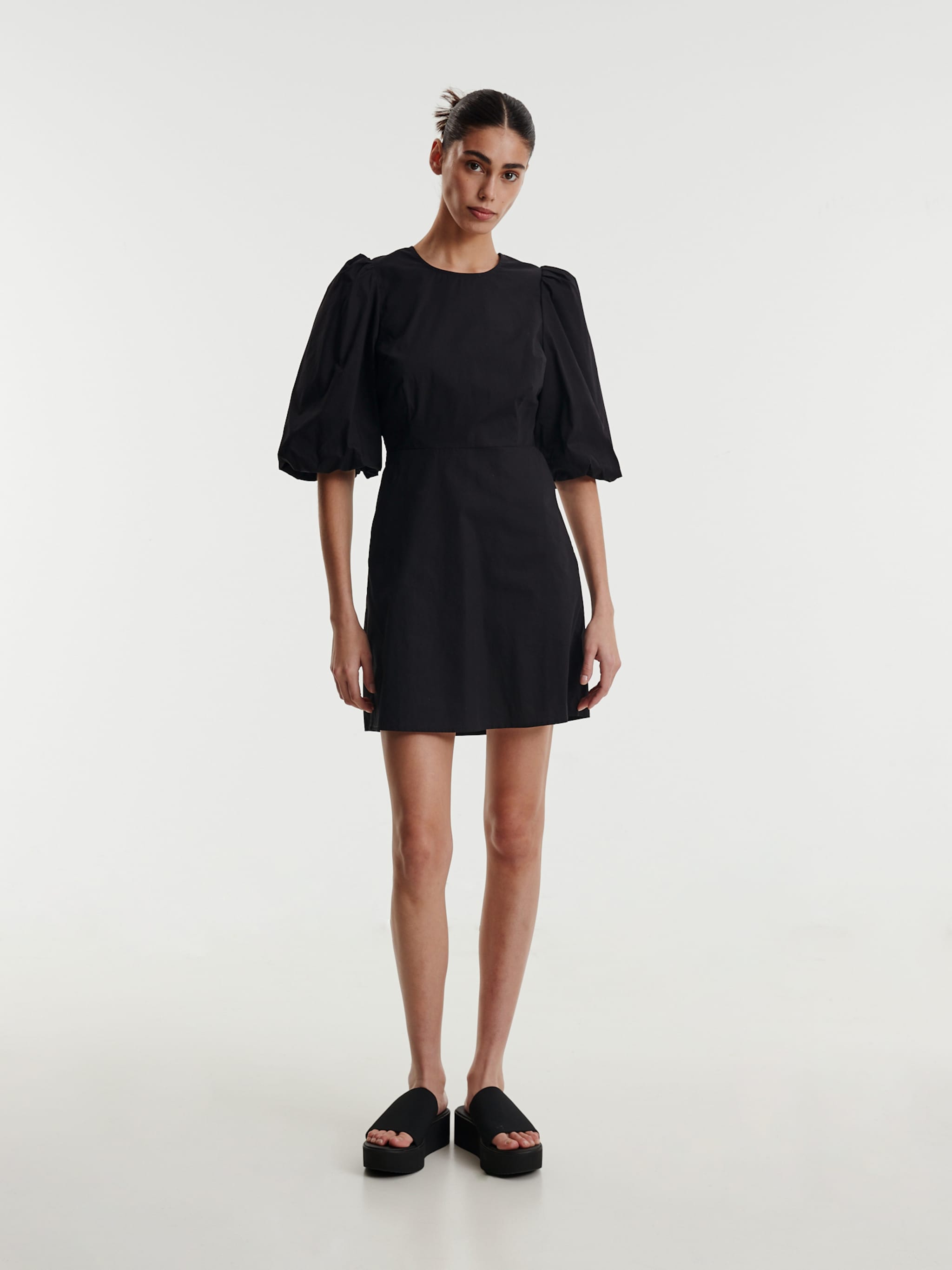 EDITED Produits Robe 'Havin' noir