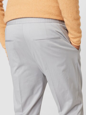 Tiger of Sweden Tapered Hose 'TRAVIN' in Grau