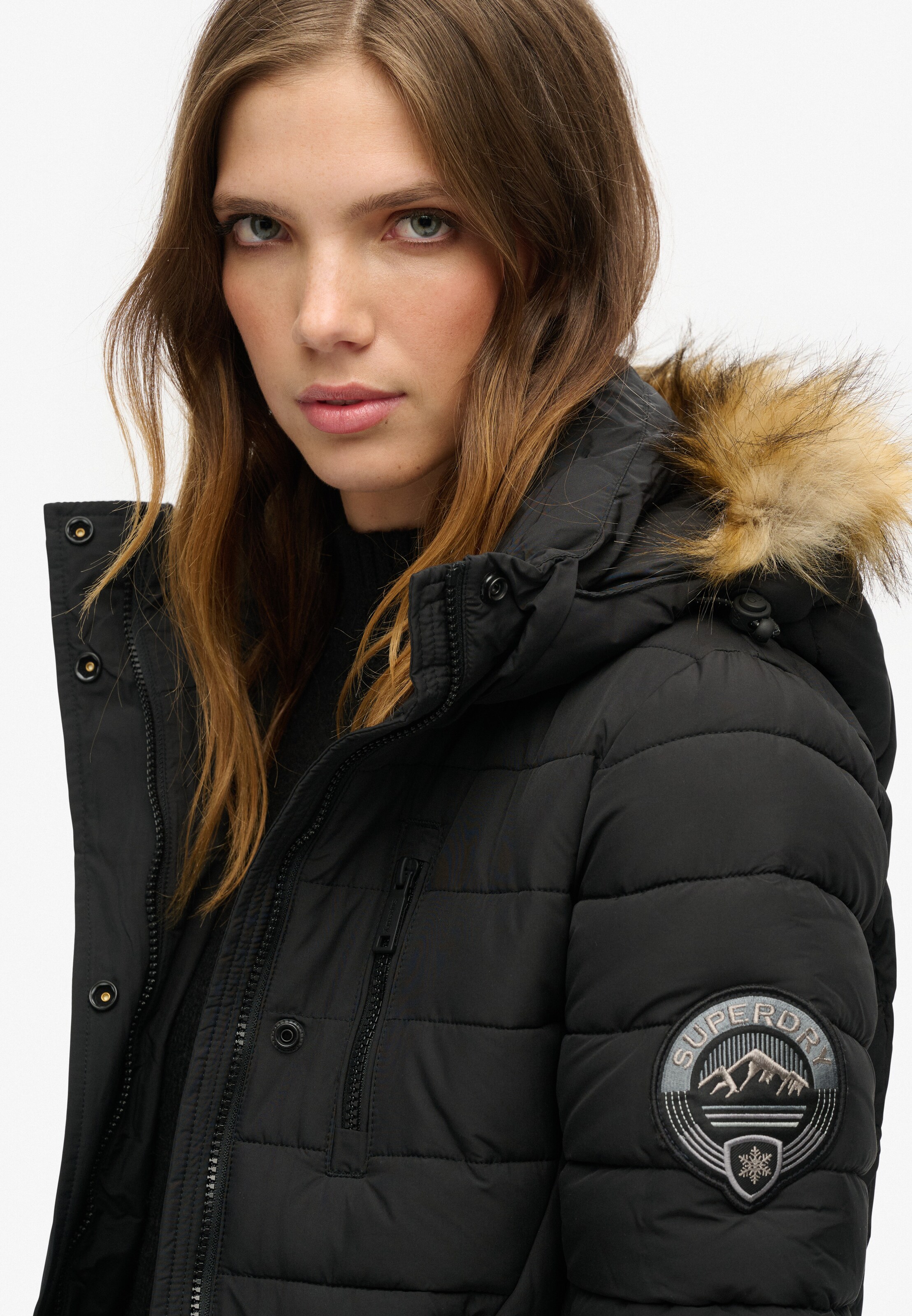 Superdry Pitkä talvitakki 'Fuji' värissä musta