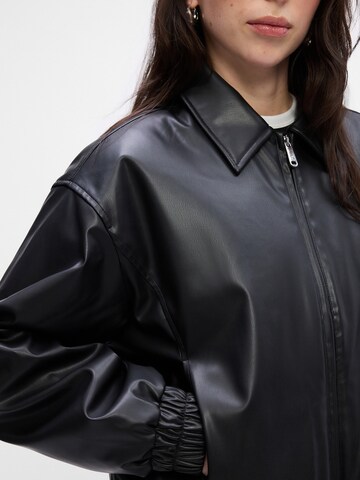 juoda Calvin Klein Jeans Demisezoninė striukė