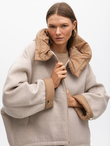 Lola Casademunt - Chaqueta de entretiempo en beige