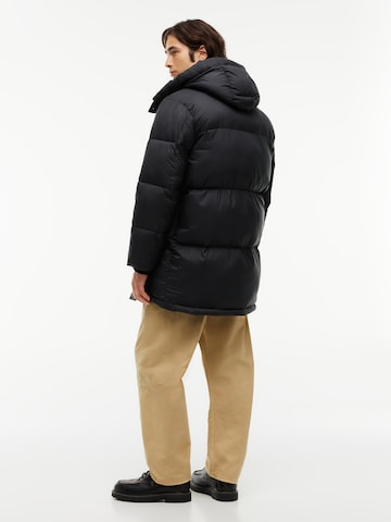 juoda Tommy Jeans Demisezoninė parka