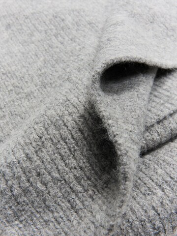 Foulards oversize Bershka en gris : devant