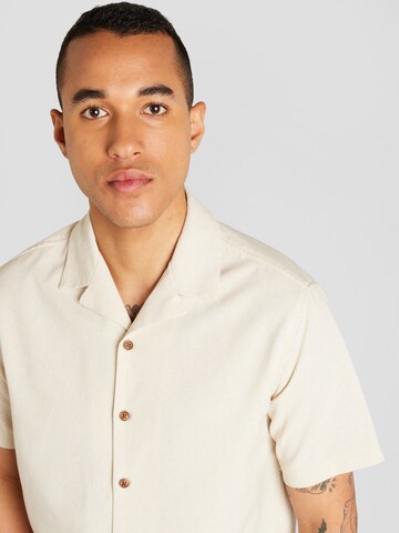 anerkjendt Comfort fit Button Up Shirt 'LEO' in Beige