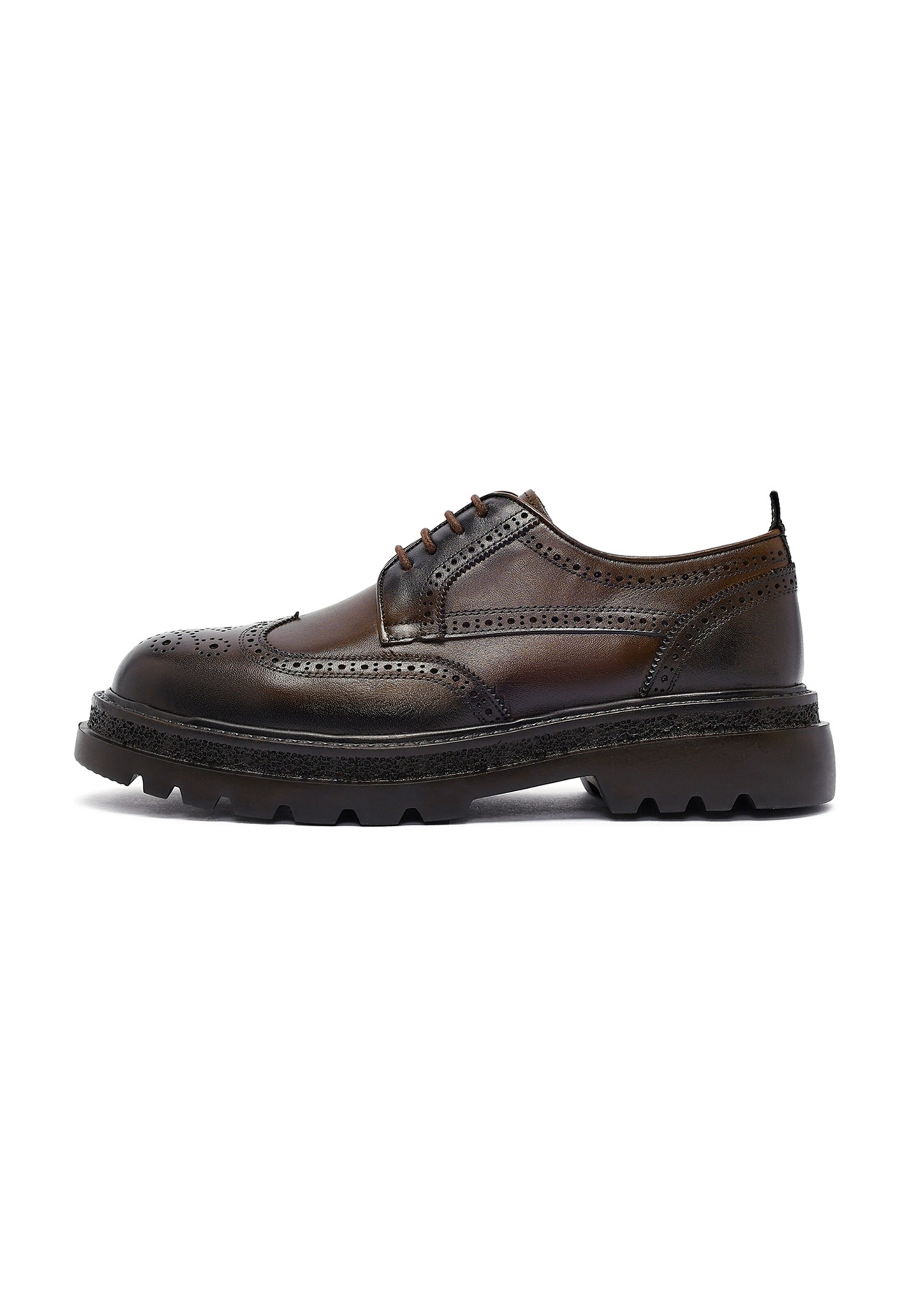 Chaussure à lacets Derimod en marron : devant