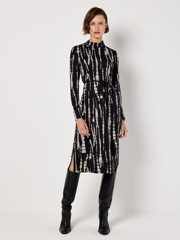 Robe ' ' Apricot en noir : devant