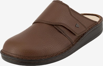 Finn Comfort Clogs 'Amalfi' in Bruin: voorkant