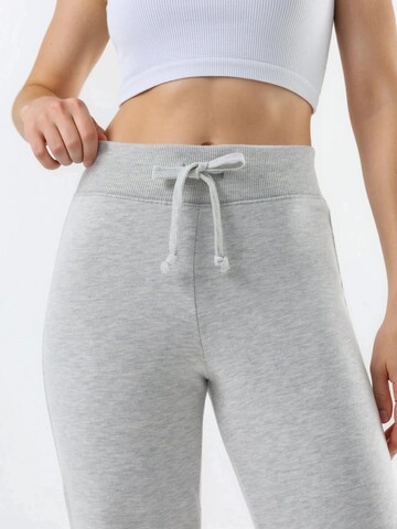 Flared Pantaloni di Busem in grigio