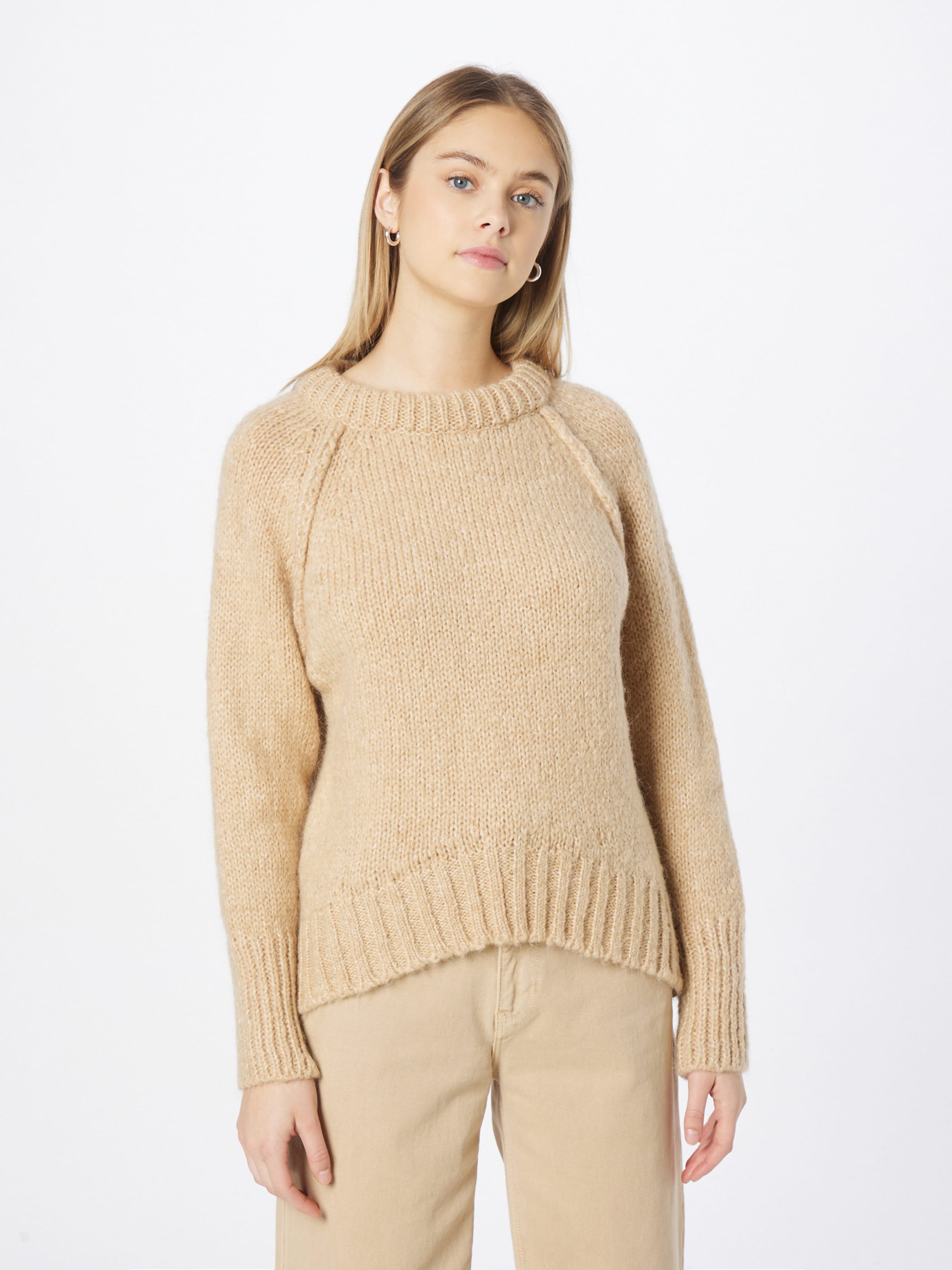 Esprit knitwear shop