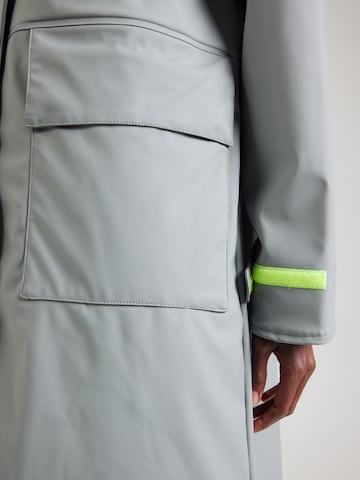 No. 1 Como Between-Seasons Coat in Grey