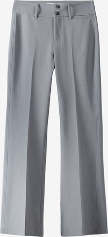 Flared Pantaloni con piega frontale di Bershka in grigio: frontale