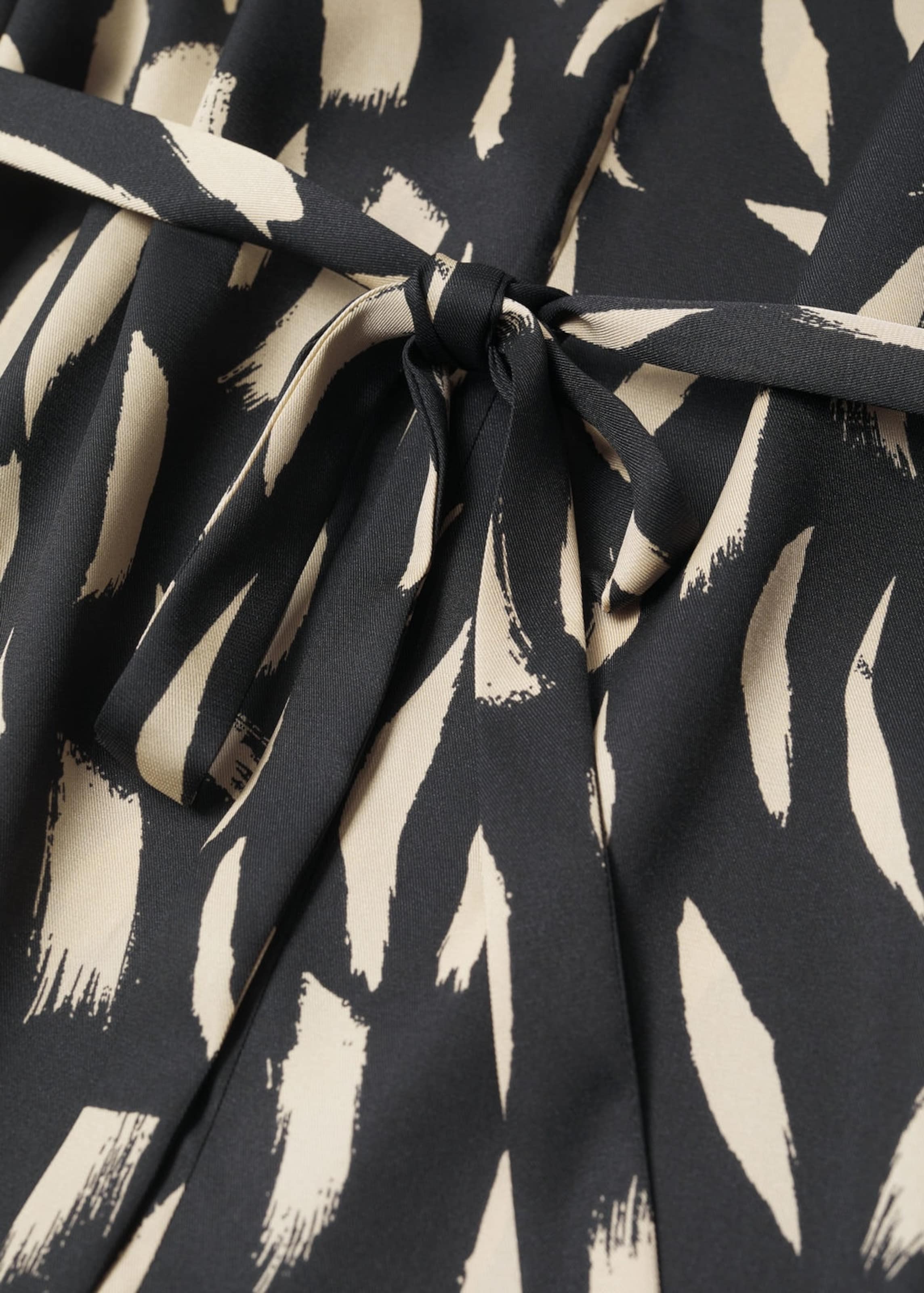 Robe Caroline MANGO en Noir ABOUT YOU
