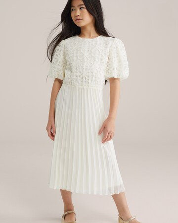 WE Fashion Платье в Белый