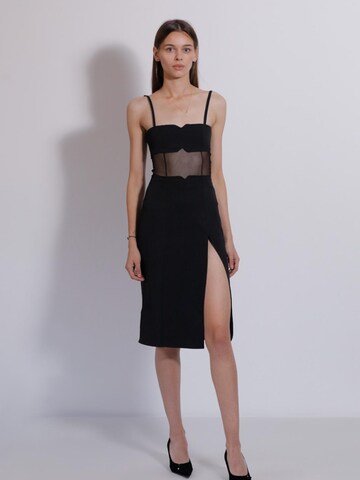 UVIA - Vestido 'UVIA, Rochie midi cu slit lateral Divine, Negru, XS' em preto: frente
