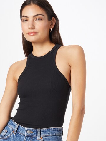 Tricou body de la Abercrombie & Fitch pe negru: față