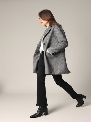 Manteau mi-saison 'Kalissa' Deeluxe en noir